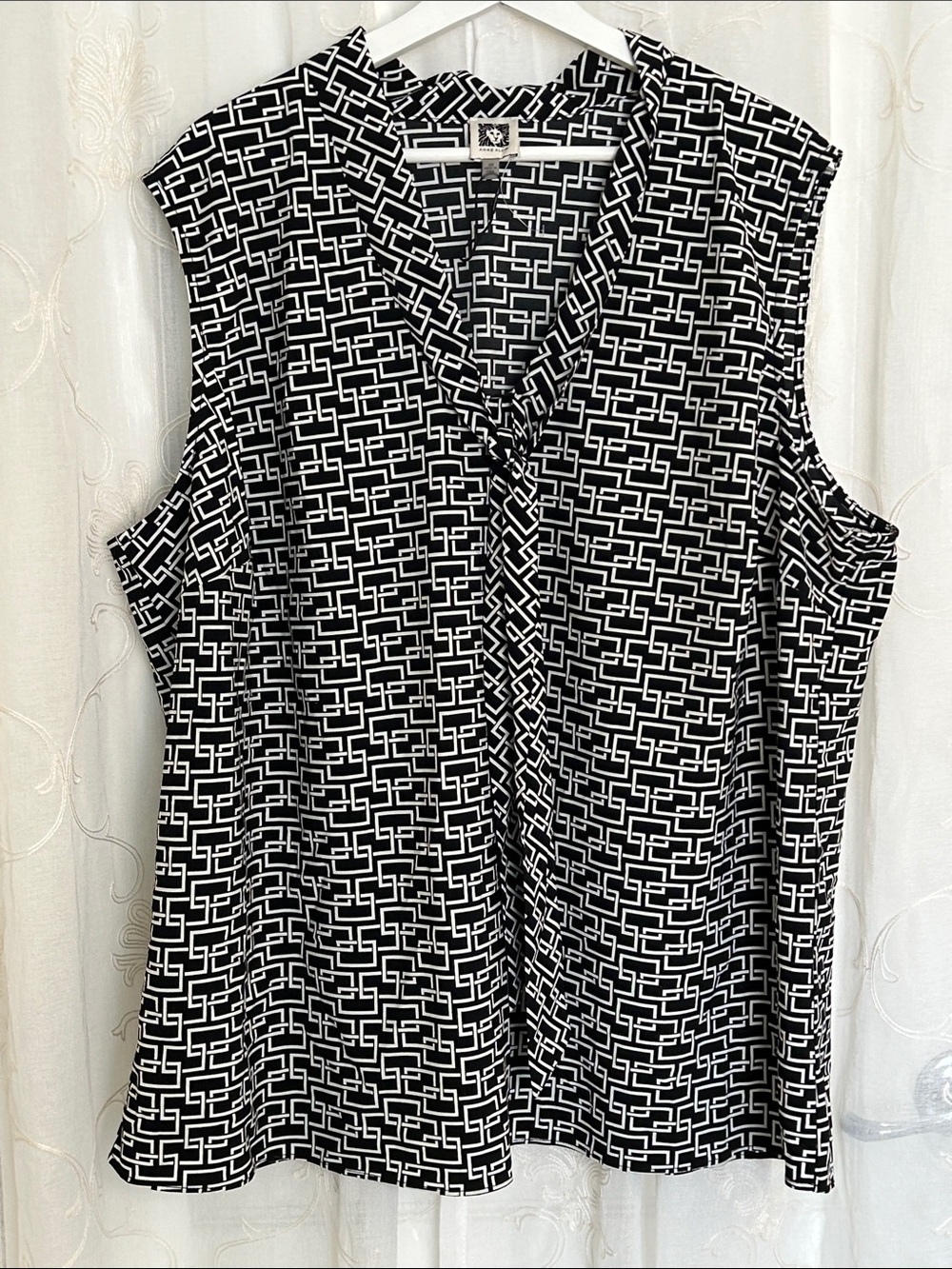 NWOT Anne Klein Black White Geometric Front Pleat Sleeveless Blouse 3X